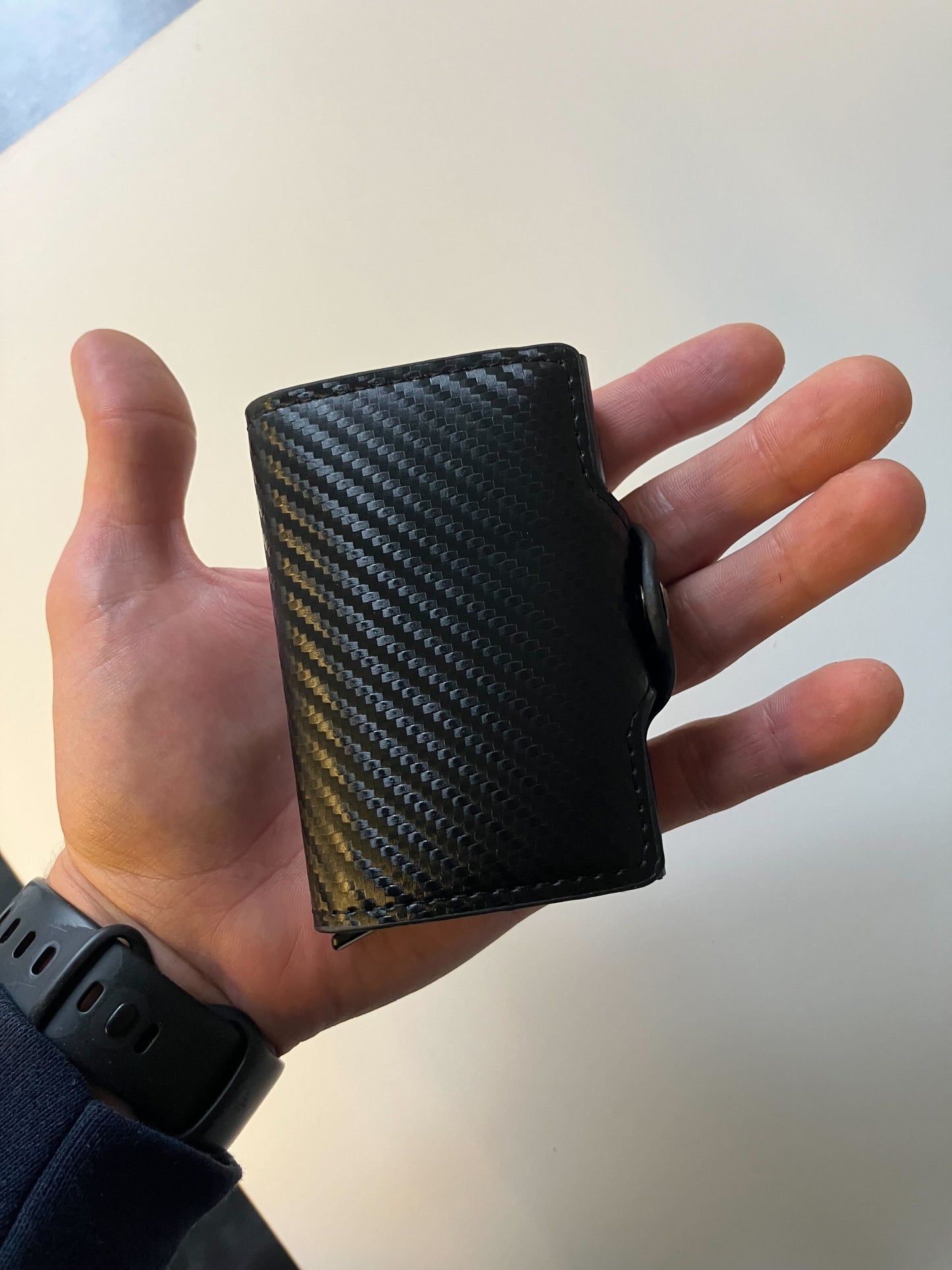CardBuddy Carbon Fiber: Premium Cardholder, Mini-Wallet, Brieftasche und Portmonee